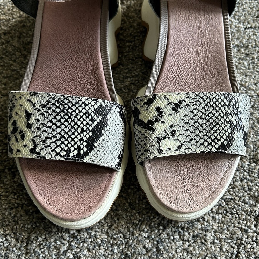 Sorel Kinetic™ Leather Sandal - Women's 7.5 - Mauve Vapor Snakeskin - Picture 8 of 11